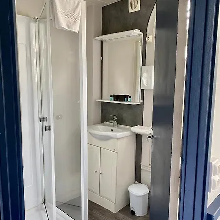 Hotel Celine - Hotel De La Gare 3*