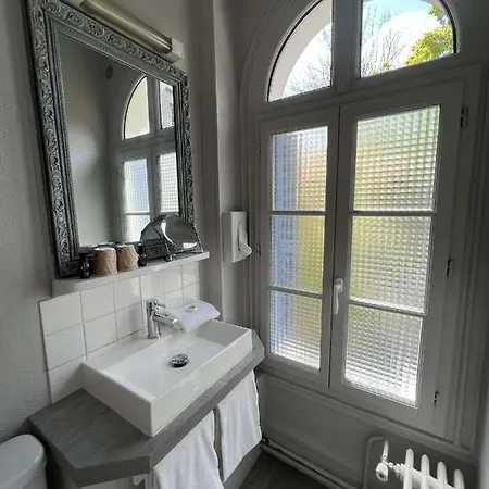 Celine - De La Gare Hotel
