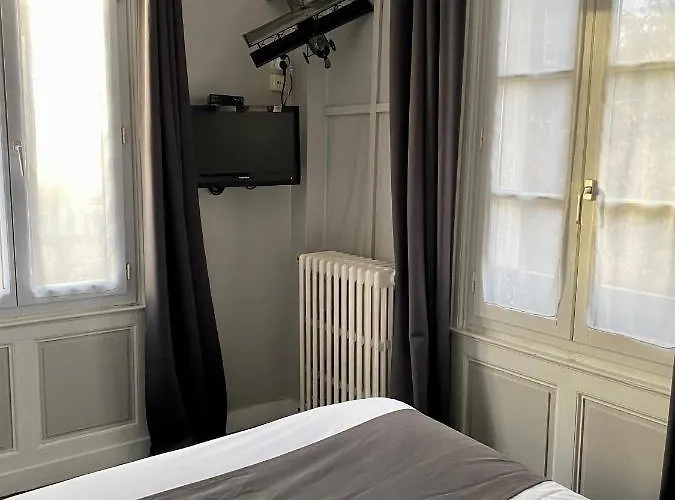 Celine - De La Gare Hotel Rouen